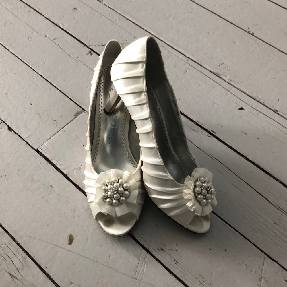 Ivory Satin Peep Toe Heel size 7